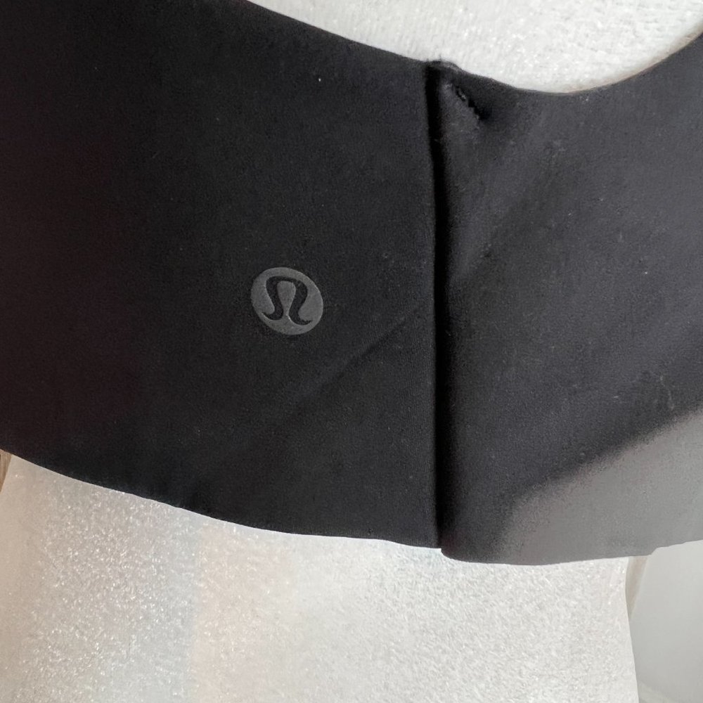 Women's Black Lululemon AirSupport Bra size 38D - Picture 6 of 7